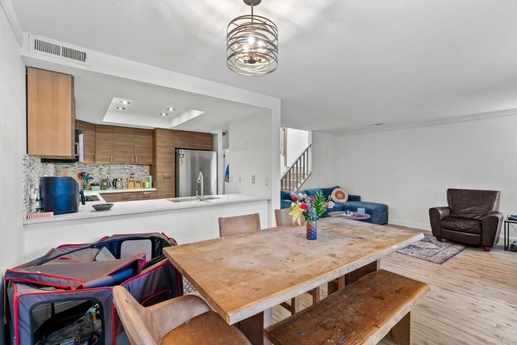 listing image 130723740602689845855