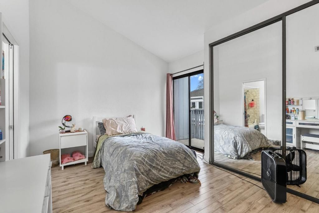 listing image 130727679905770330807