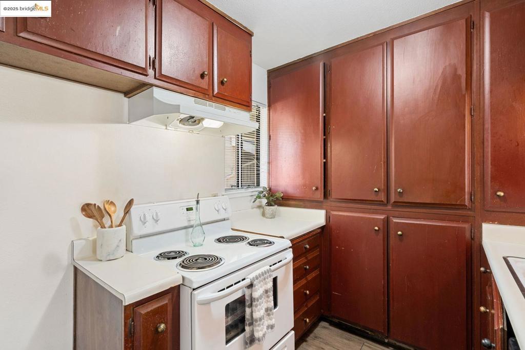 LINCOLN VILLAGE - Residential