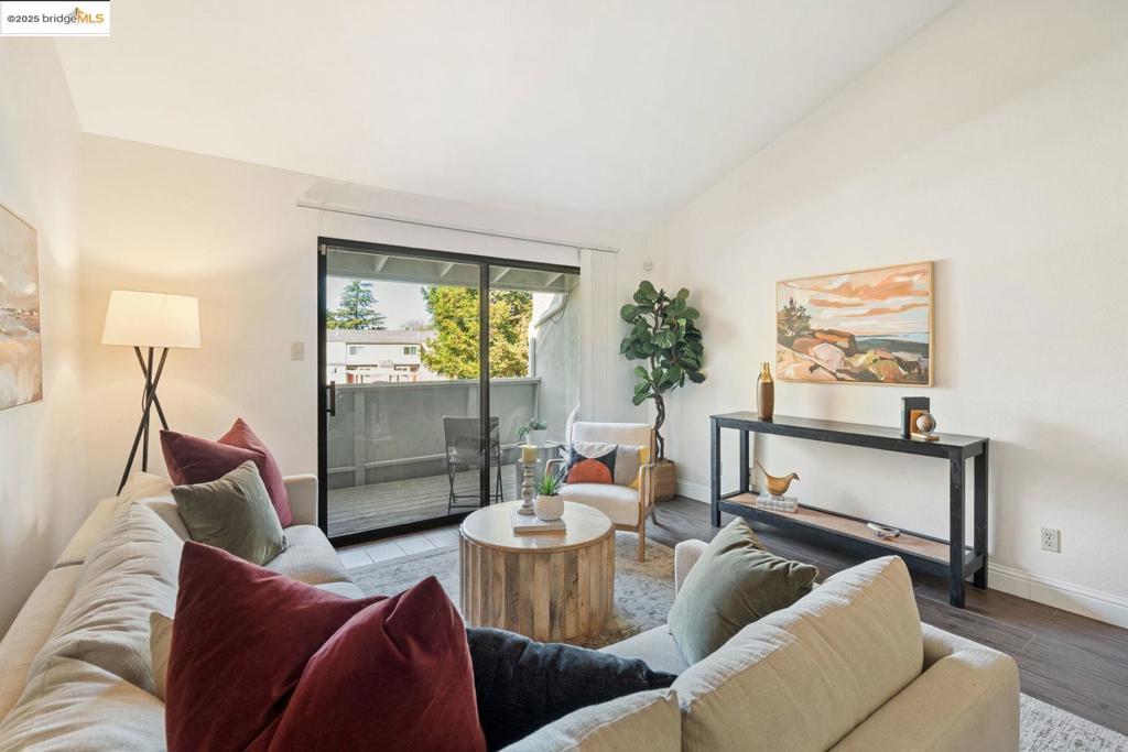 LINCOLN VILLAGE - Residential