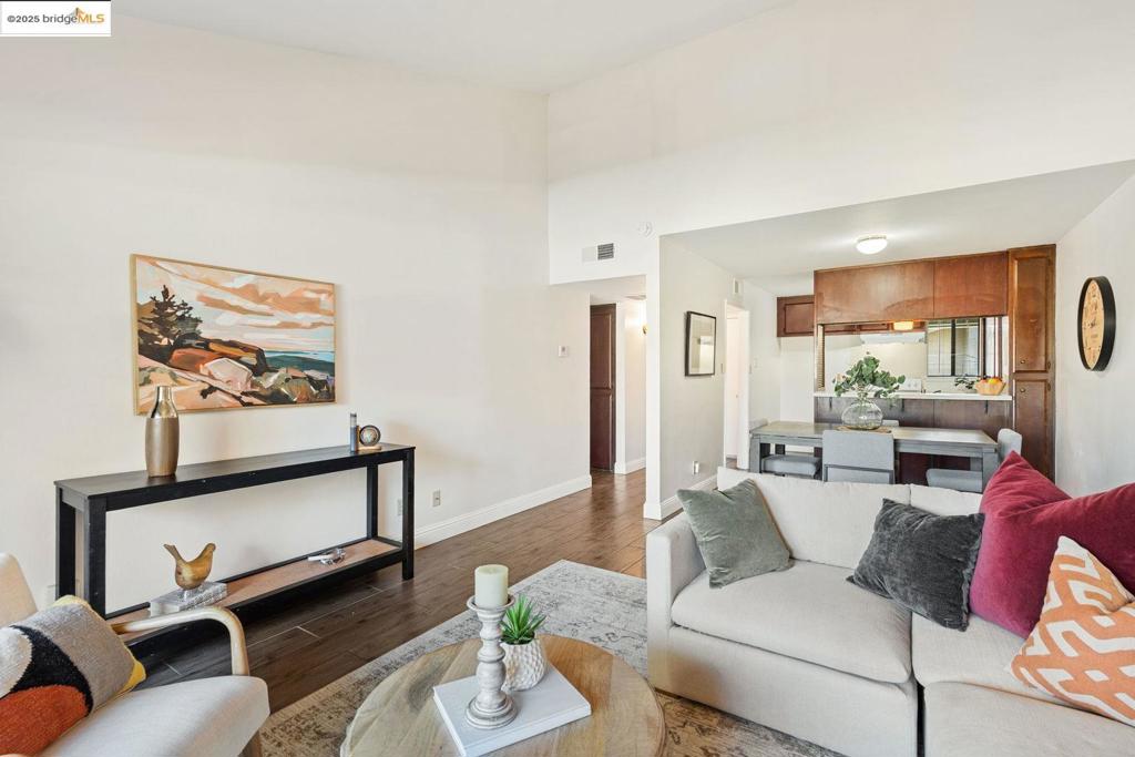 LINCOLN VILLAGE - Residential