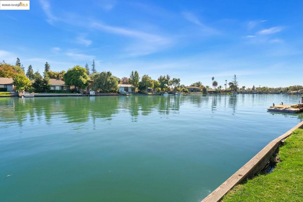 LINCOLN VILLAGE - Residential