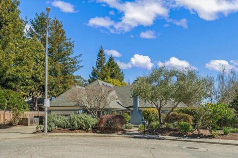 Photo of 206 Ravenswood Court, Santa Cruz, CA 95060 (MLS # ML82038321)