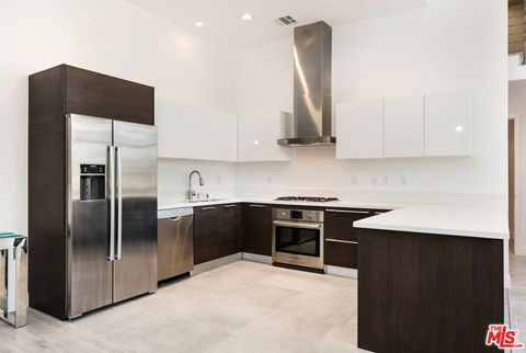 Photo of 118 S Kenwood Street #506, Glendale, CA 91205 (MLS # 26670019)