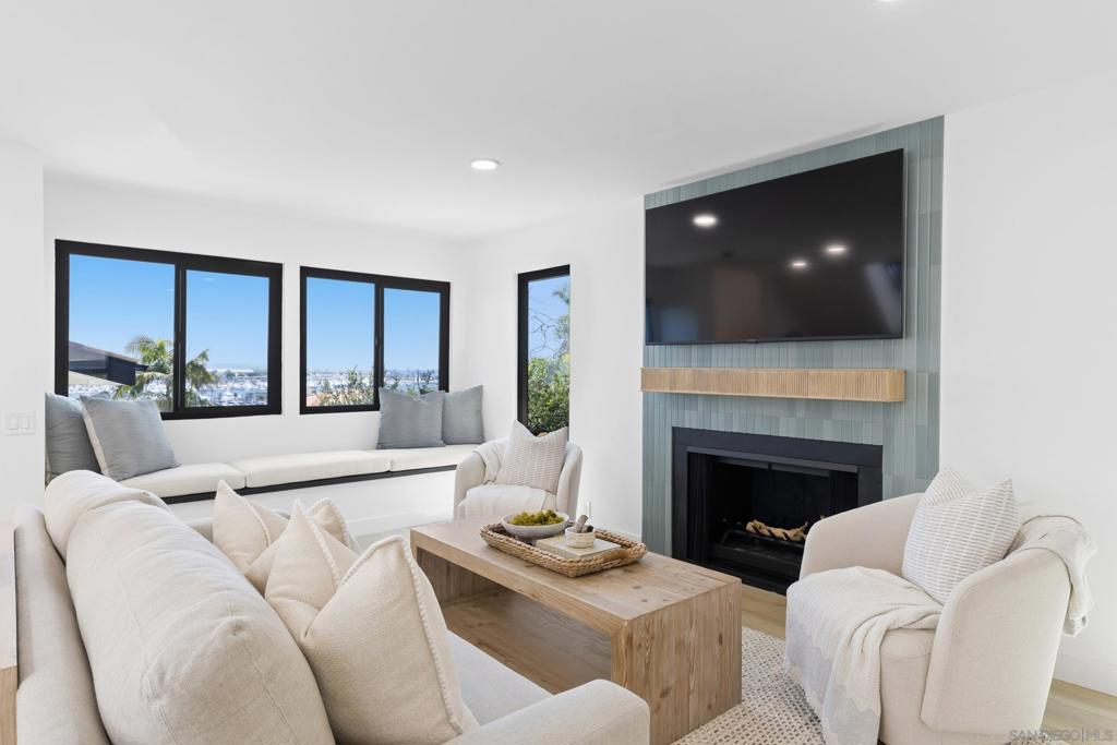 858 Rosecrans