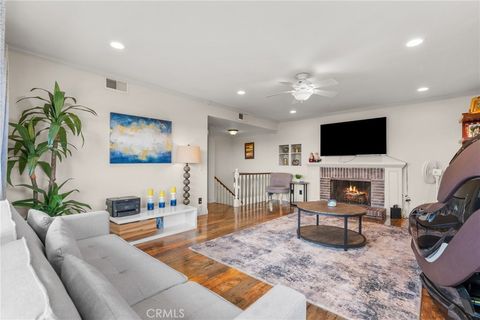 Photo of 9558 Swinton Ave, North Hills, CA 91343 (MLS # SR26037923)