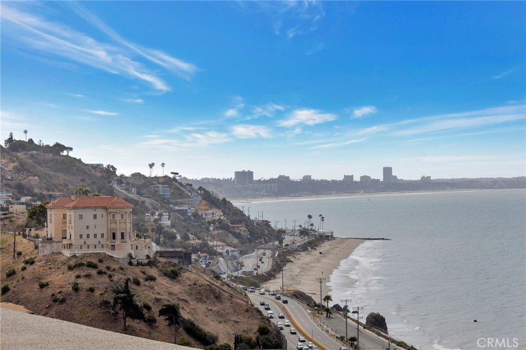 18203 Coastline DR