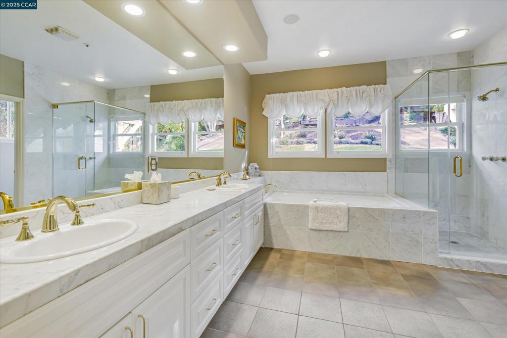 SANDERS RANCH - Residential