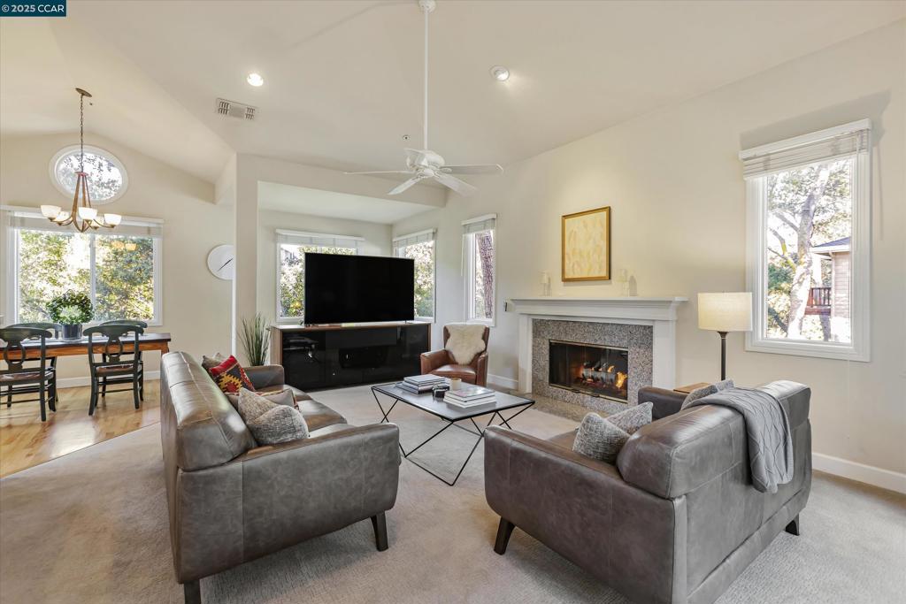 SANDERS RANCH - Residential