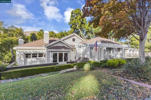 Photo of 31 Merrill Cir S, Moraga, CA 94556 (MLS # 41112741)