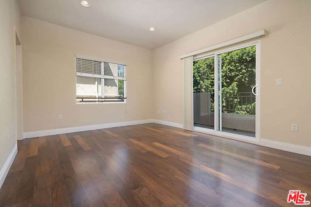 Properties 4 4428 Fulton Avenue 105