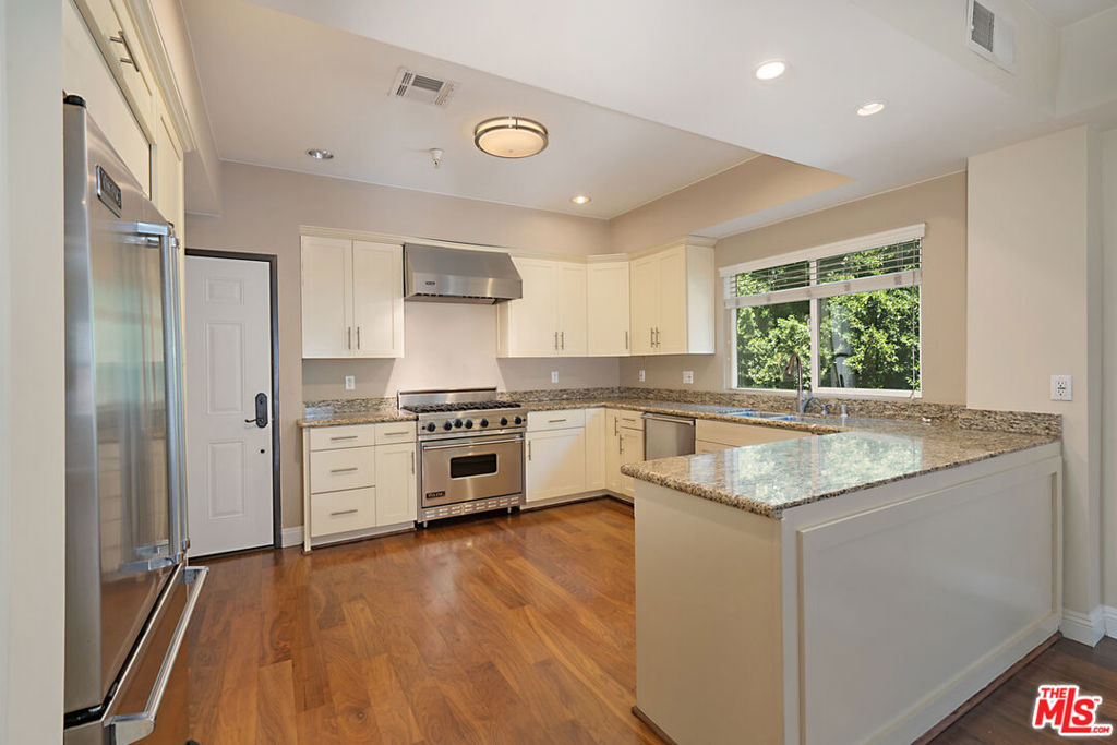 Properties 1 4428 Fulton Avenue 105