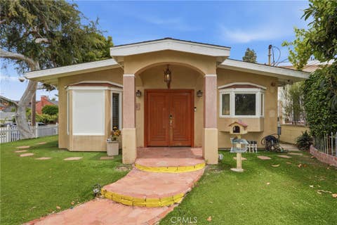 Photo of 926 N Rowell Avenue, Manhattan Beach, CA 90266 (MLS # SB26093560)
