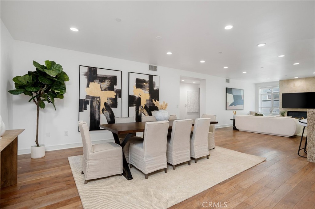 Properties 3 447 N Doheny Drive 104