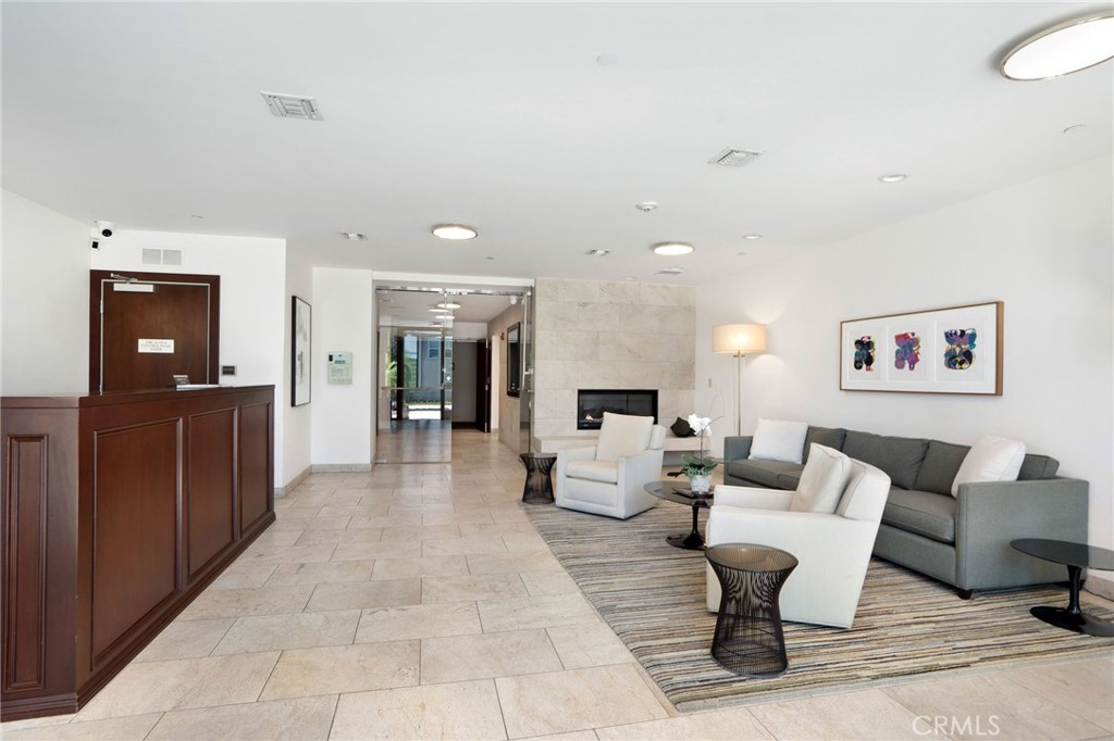 Properties 2 447 N Doheny Drive 104