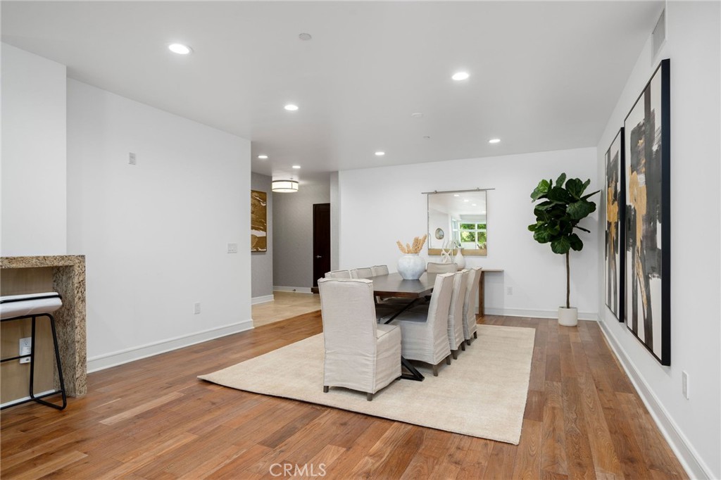 Properties 4 447 N Doheny Drive 104