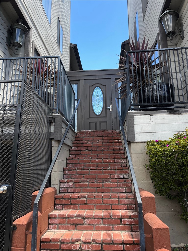 1600 Redondo Avenue 4