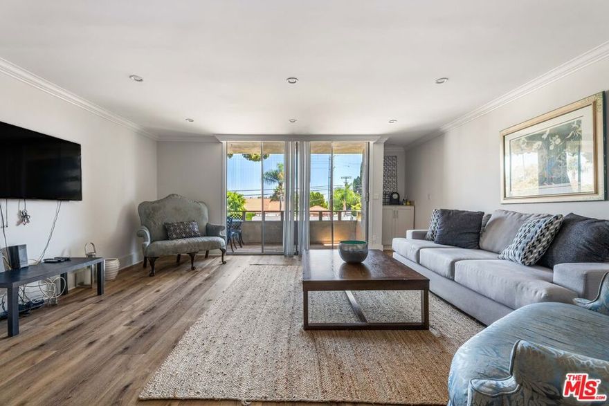 CLASSY ENCINO APARTMENT. FULLY-FURNISHED, FULLY-EQUIPPED. AVAILABLE FOR MONTH-TO-MONTH STAYS! Safe apartment w/ beautiful lobby. Close to many great shops & restaurants on Ventura Blvd! Large living room w/ TV, fully-equipped kitchen, eating area, & private balcony. Master w/ California King bed & TV. Garage parking w/ gate & elevator. Great for business travelers & small families. Easy access to 405 & 101 FWYs.