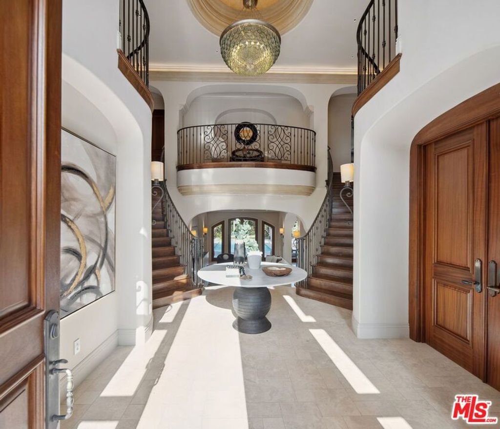 Photo of 6882 Arizona Avenue, Los Angeles, CA 90045 (MLS # 26663845)