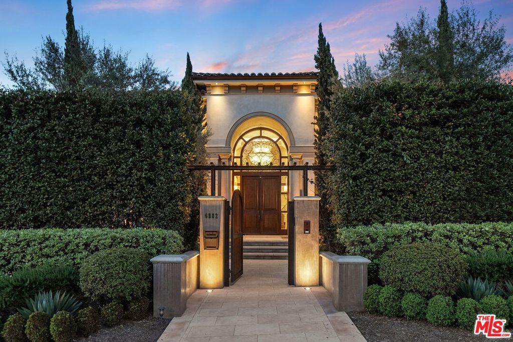 Photo of 6882 Arizona Avenue, Los Angeles, CA 90045 (MLS # 26663845)