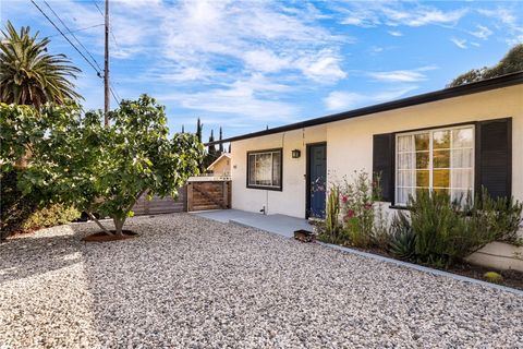 Photo of 917 N Avenue 51 Ave, Los Angeles, CA 90042 (MLS # PF26055369)