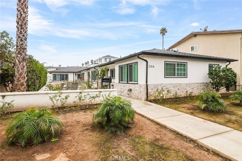 Photo of 206 Chicago Avenue #A, Huntington Beach, CA 92648 (MLS # OC26053319)