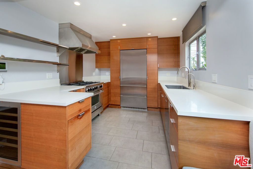 Photo of 1060 Nowita Place, Venice, CA 90291 (MLS # 26834565)