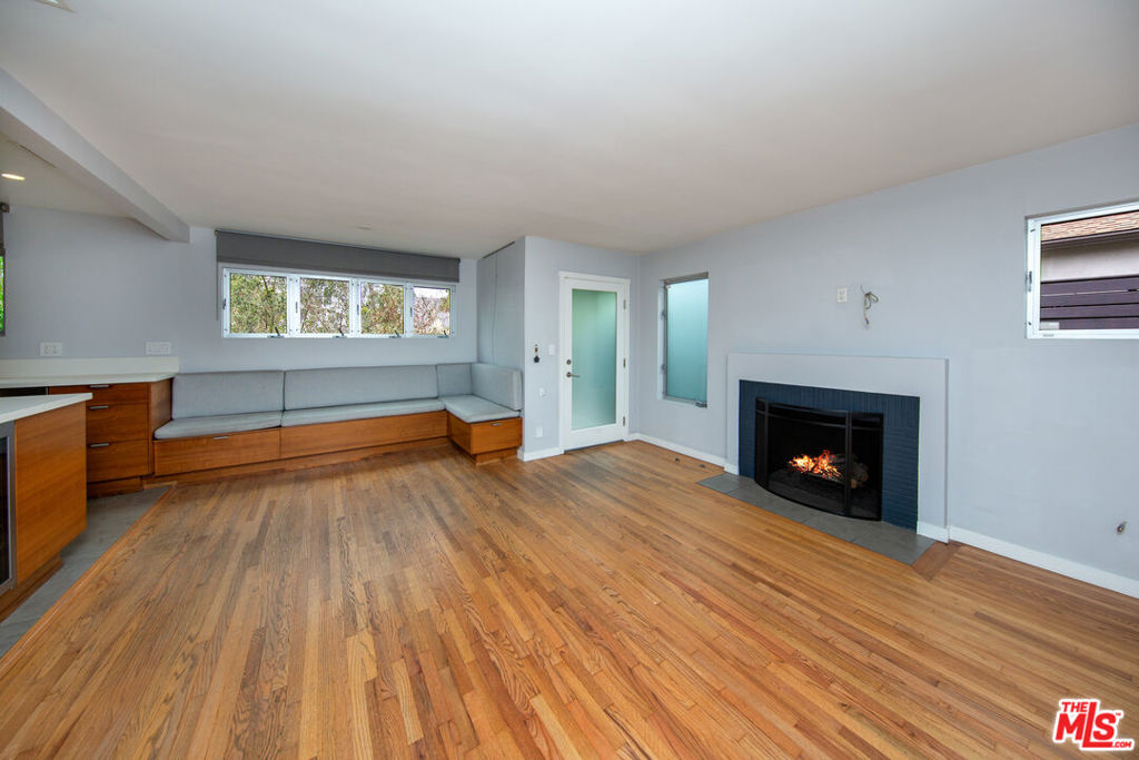 1060 Nowita Place