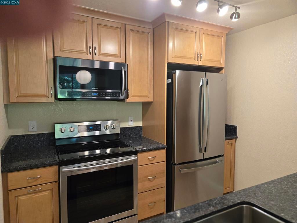 1860 Tice Creek Dr 1208