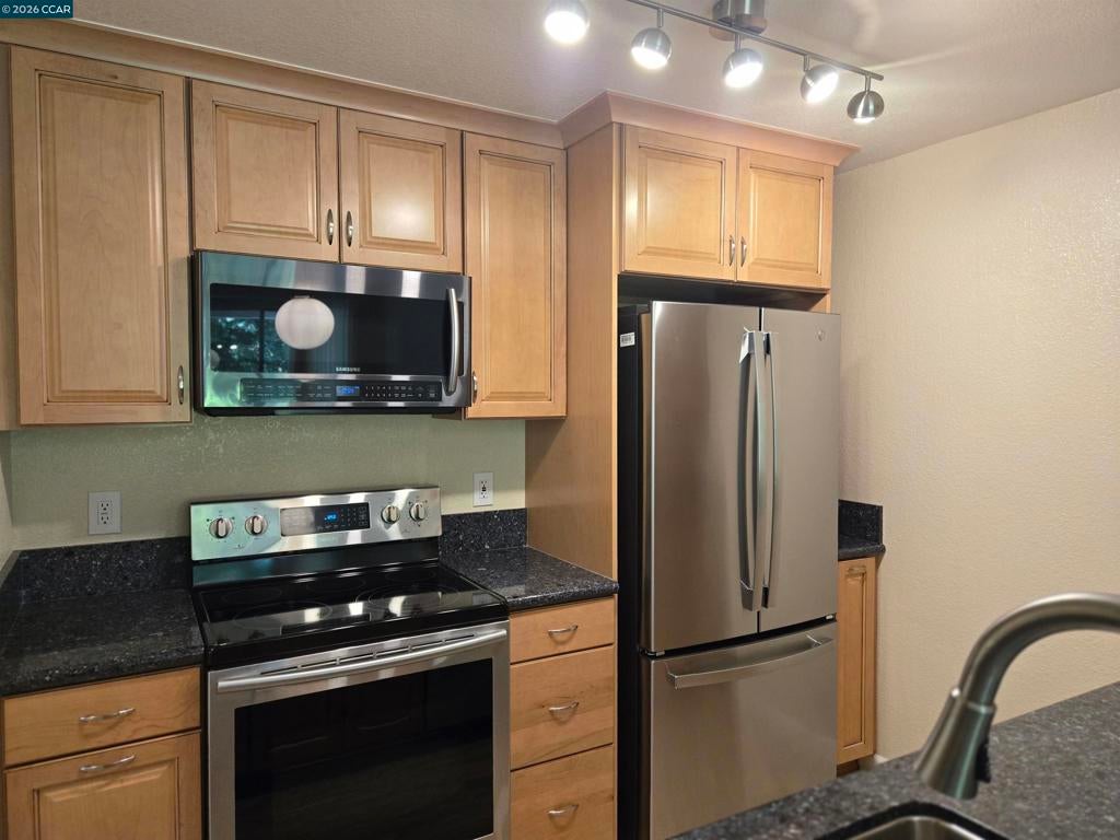 1860 Tice Creek Dr 1208