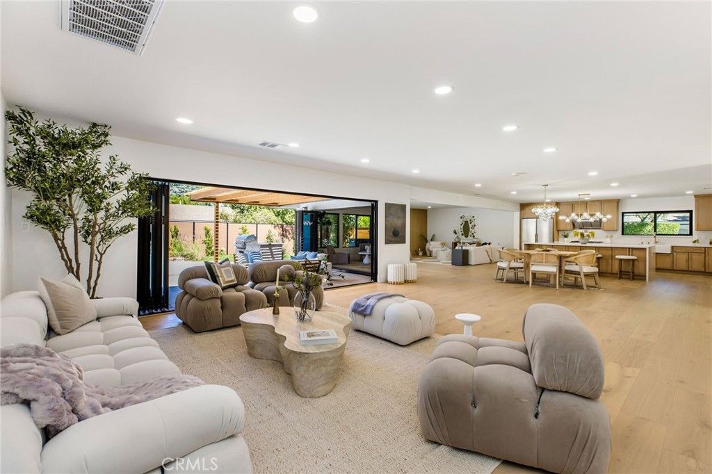 Photo of 17601 McCormick Street, Encino, CA 91316 (MLS # SR25281099)