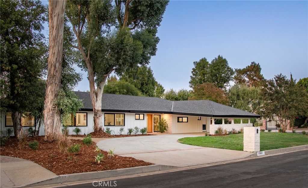 Photo of 17601 McCormick Street, Encino, CA 91316 (MLS # SR25281099)