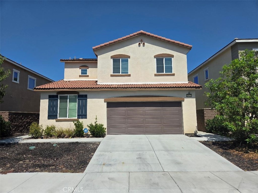 Beautiful 4 Bed and 3 bath close to Shopping Centers and Freeways