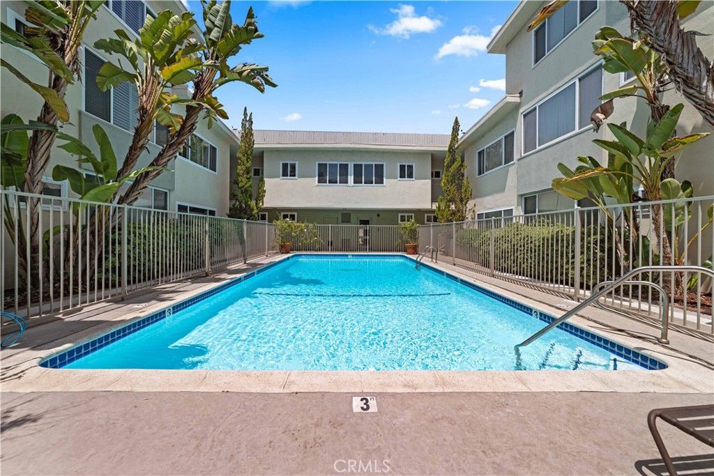 Photo of 1525 N Hayworth Ave Ave #205, Los Angeles, CA 90046 (MLS # SB25129861)