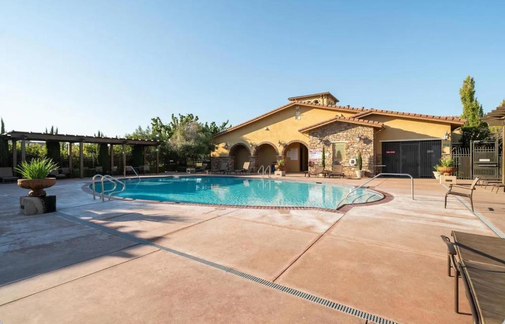 4655 Rimini Court