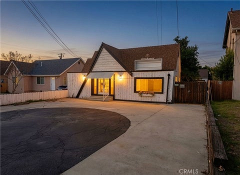 Photo of 134 S Willow Avenue, Rialto, CA 92376 (MLS # IV26147749)