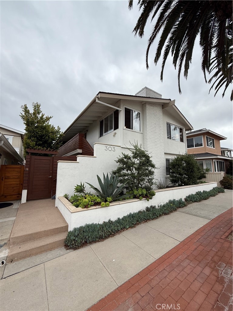Enjoy ocean views from this exquisitely remodeled 2 bedroom and 1 bath unit located in Corona del Mar. Light and bright floor plan with wood like tile flooring, living room with fireplace, sophisticated and functional kitchen featuring top of the line stainless steel appliances. Stackable washer and dryer located in the kitchen. Beautiful appointed bathroom. Air conditioning is throughout the unit for those warm summer days... LED Lighting throughout and electric car charging ready for an additional charge. This home is very well done and in the perfect location close to Corona del Mar Beaches, great restaurant and shopping.