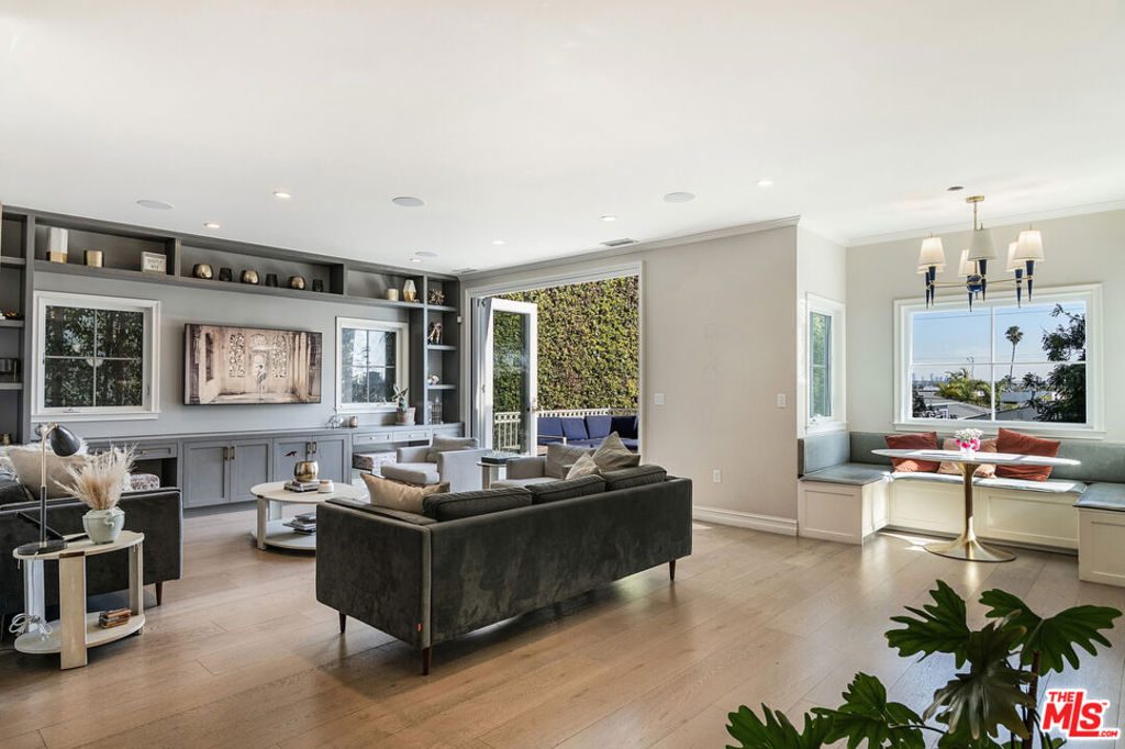 Properties 4 1942 Preuss Road