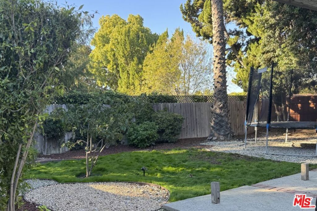 Photo of 2749 Amber Wood Place, Thousand Oaks, CA 91362 (MLS # 25619421)