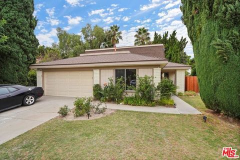 Photo of 2749 Amber Wood Place, Thousand Oaks, CA 91362 (MLS # 25619421)