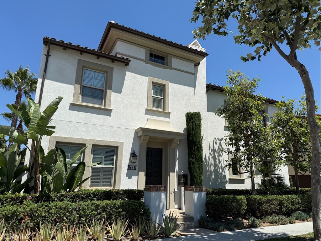 651 E Valencia Street