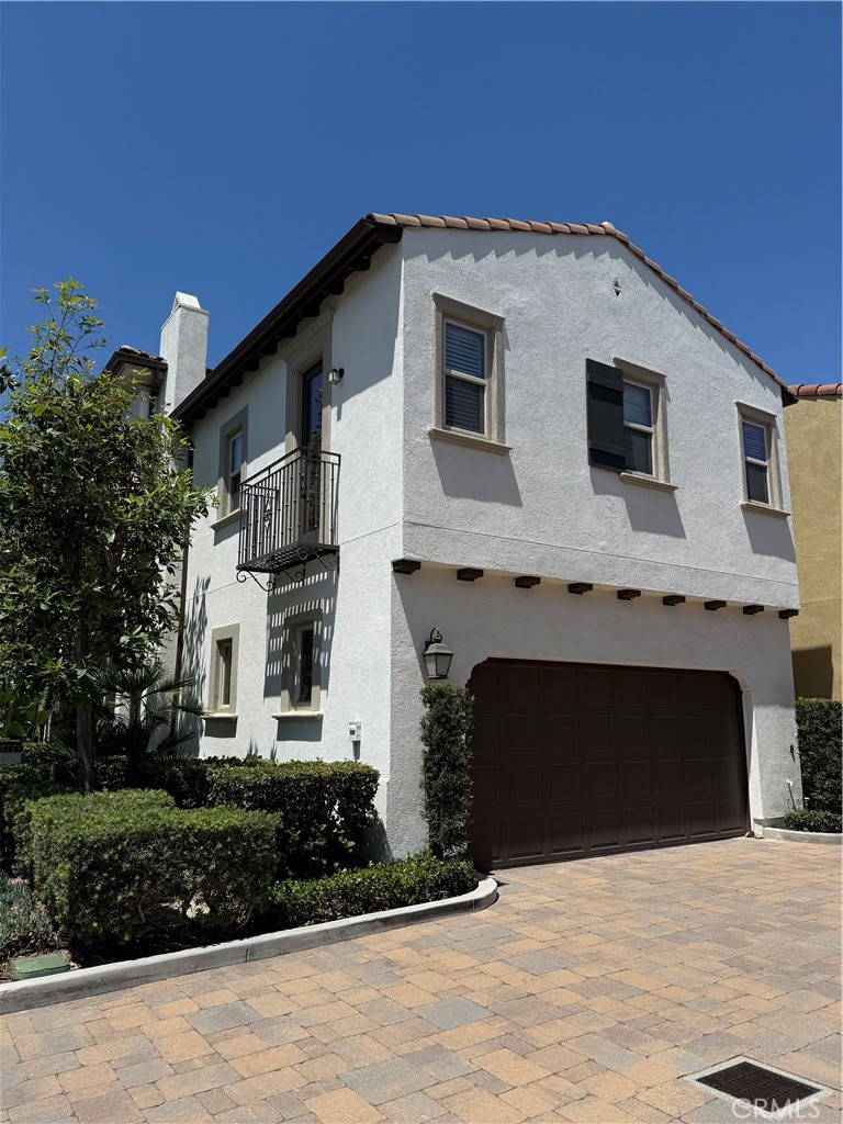651 E Valencia Street