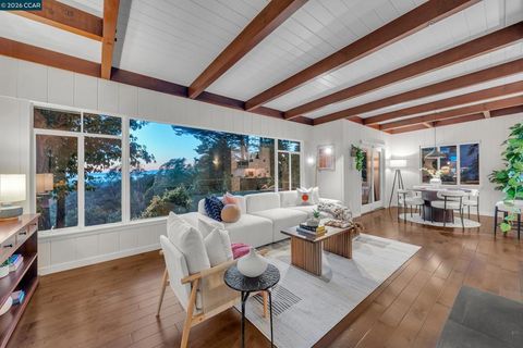 Photo of 2633 2633 Chelsea Dr Dr, Oakland, CA 94611 (MLS # 41126629)