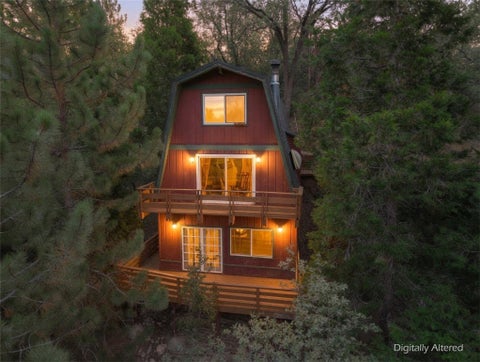 Photo of 28673 Manitoba Dr, Lake Arrowhead, CA 92352 (MLS # IG26160782)