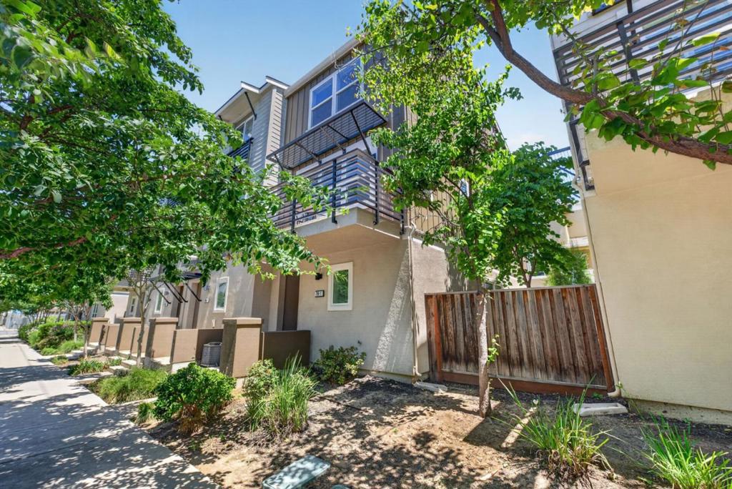796 N 10th Street 1