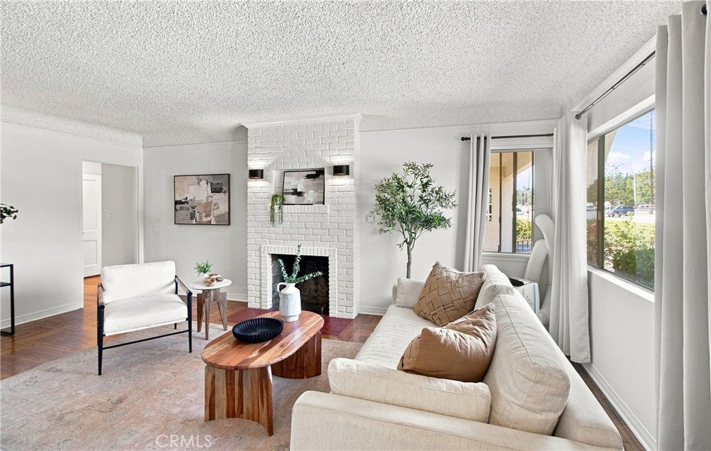849 N Buena Vista