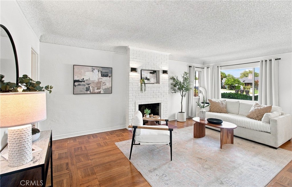 849 N Buena Vista