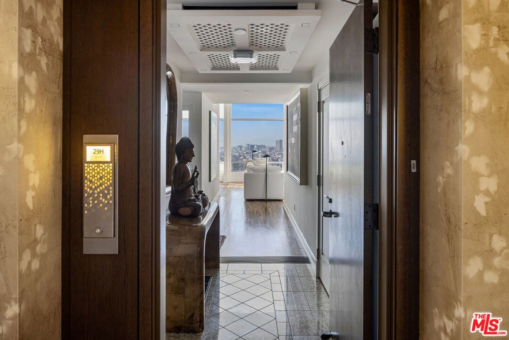 900 W Olympic Boulevard 29H