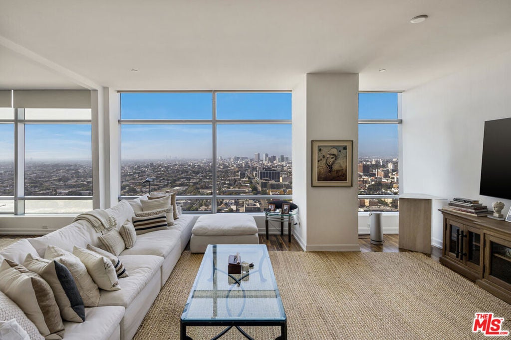 900 W Olympic Boulevard 29H