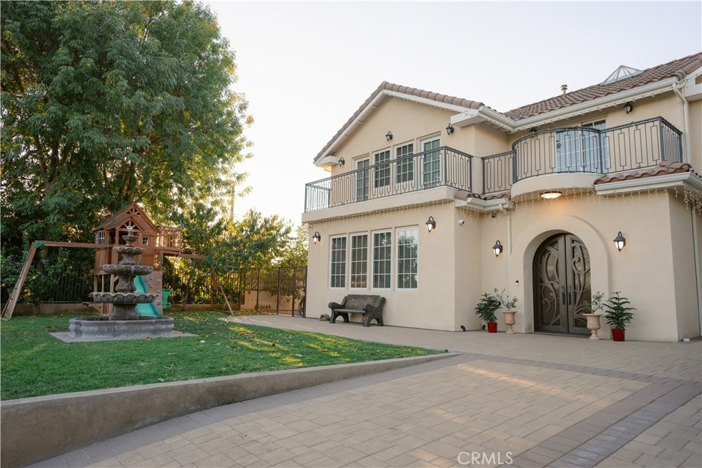 1135 E Verdugo Avenue